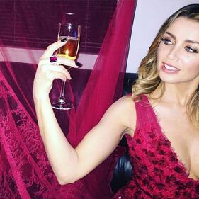 Dannii Minogue, la bellezza è di famiglia 21