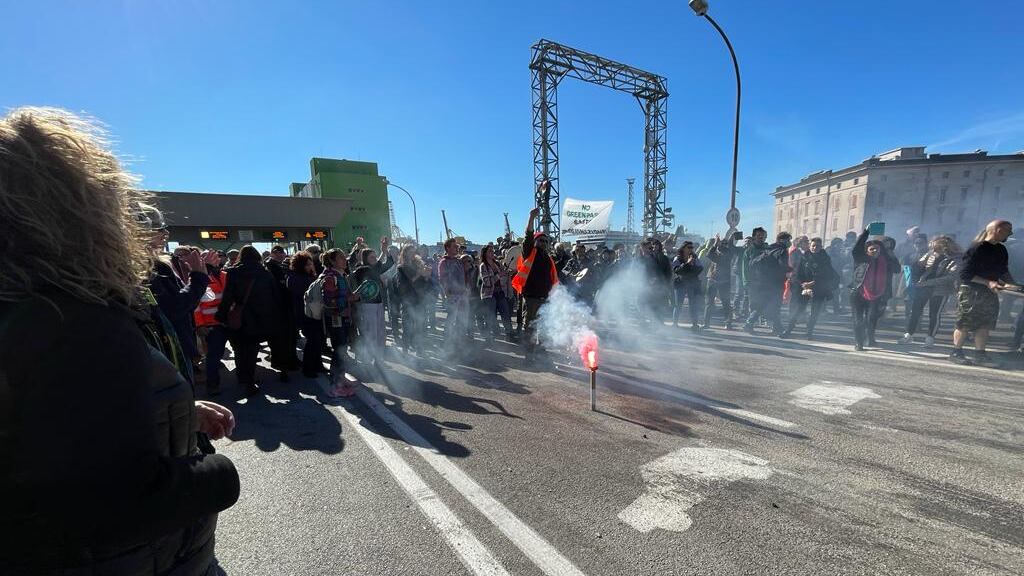 È il "No Pass Day": ma la protesta non decolla