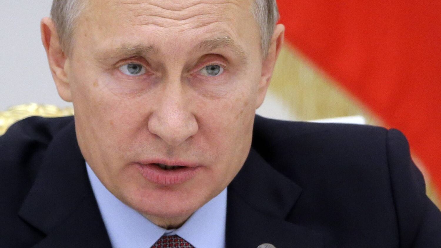 La balla europeista su Putin: "Invita i migranti a stuprare"