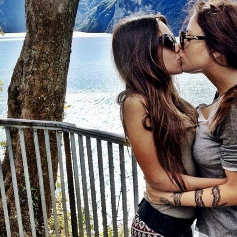 Naike Rivelli trasgressiva su Twitter: mi consolo da sola 2