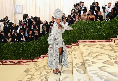 Met Gala 18: Rihanna con la mitra e Madonna con la veletta 3
