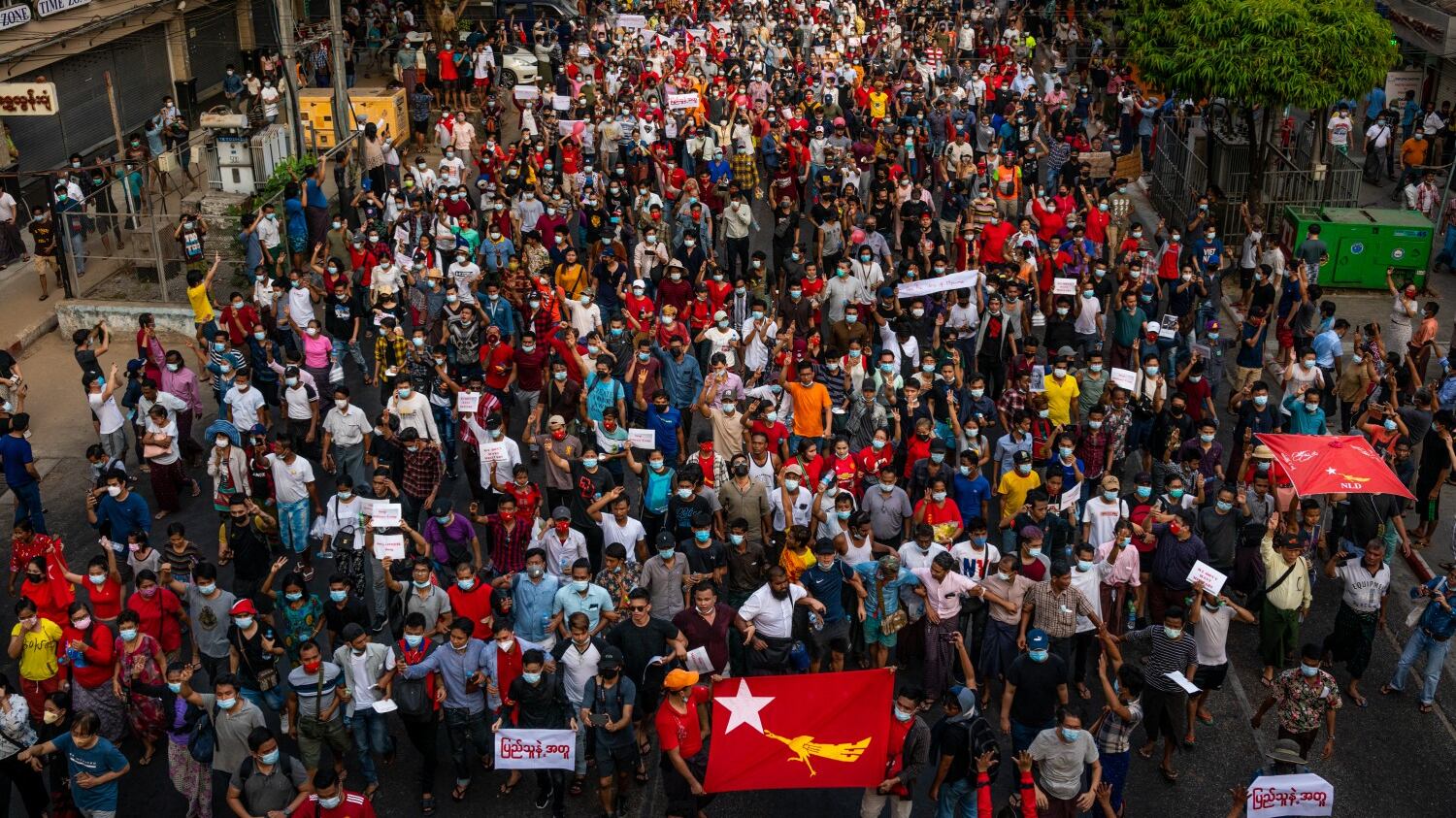 Una nuova rivoluzione dello zafferano. In Myanmar una domenica di proteste
