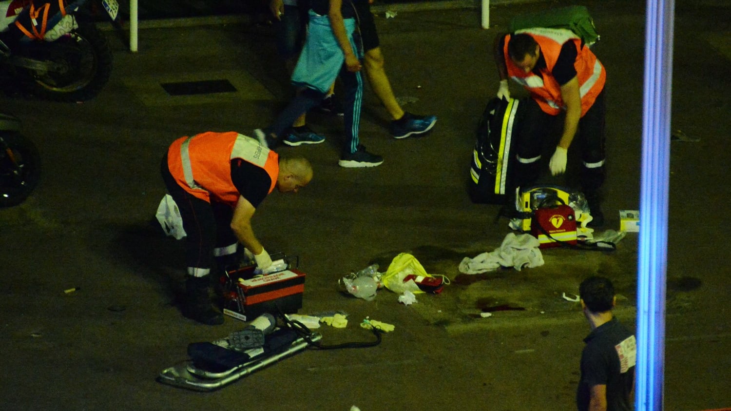 Nizza, l'orrore dei superstiti: "Quel camion colpiva le persone come birilli"
