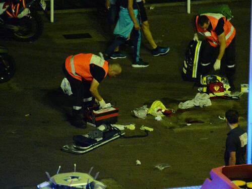 Nizza, l'orrore dei superstiti: "Quel camion colpiva le persone come birilli"