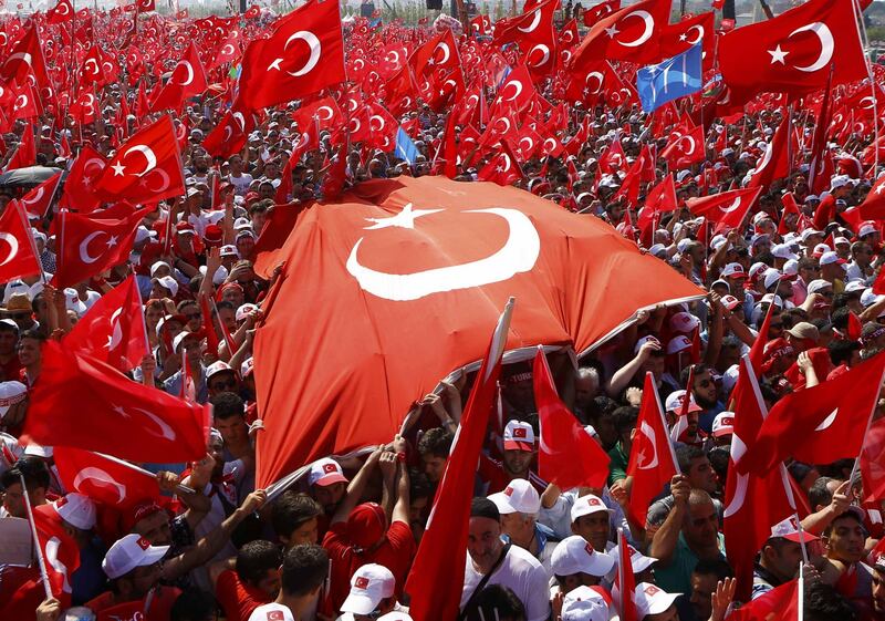 Folla immensa a Istanbul per la manifestazione anti-golpista 16