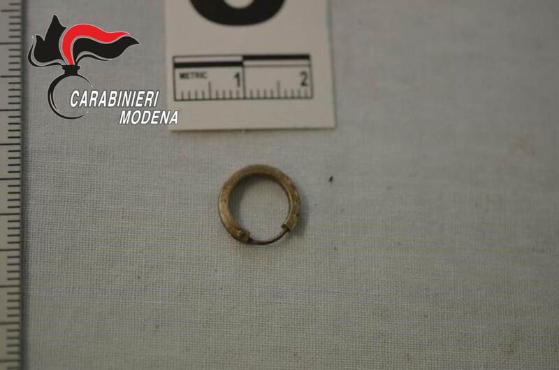 Gli indumenti ritrovati sul fiume Tiepido: foto 5