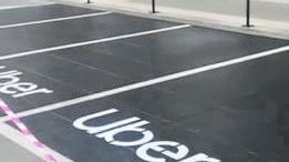 I posteggi riservati a Uber fanno infuriare i tassisti