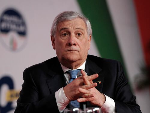 Scontro politico sulla Bce, si impenna lo spread. Tajani protesta: "Alzare i tassi ora non ha senso"