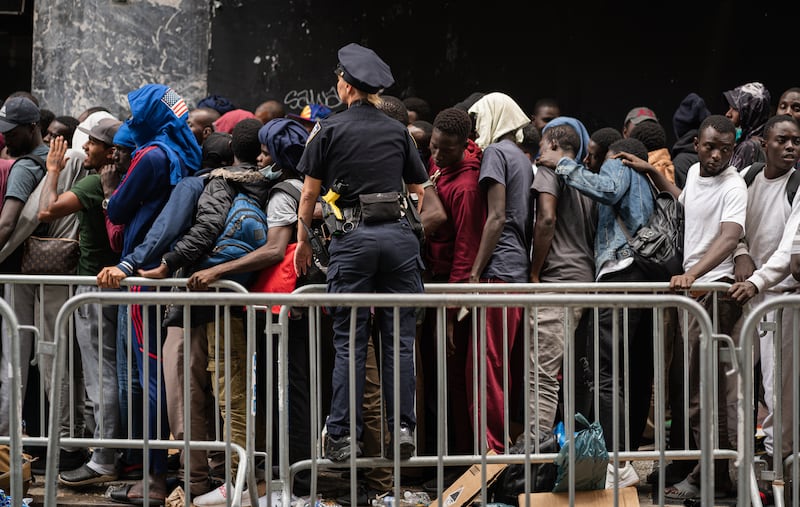 "Vicini al punto di rottura": la sfida dei sindaci dem a Biden sull'immigrazione