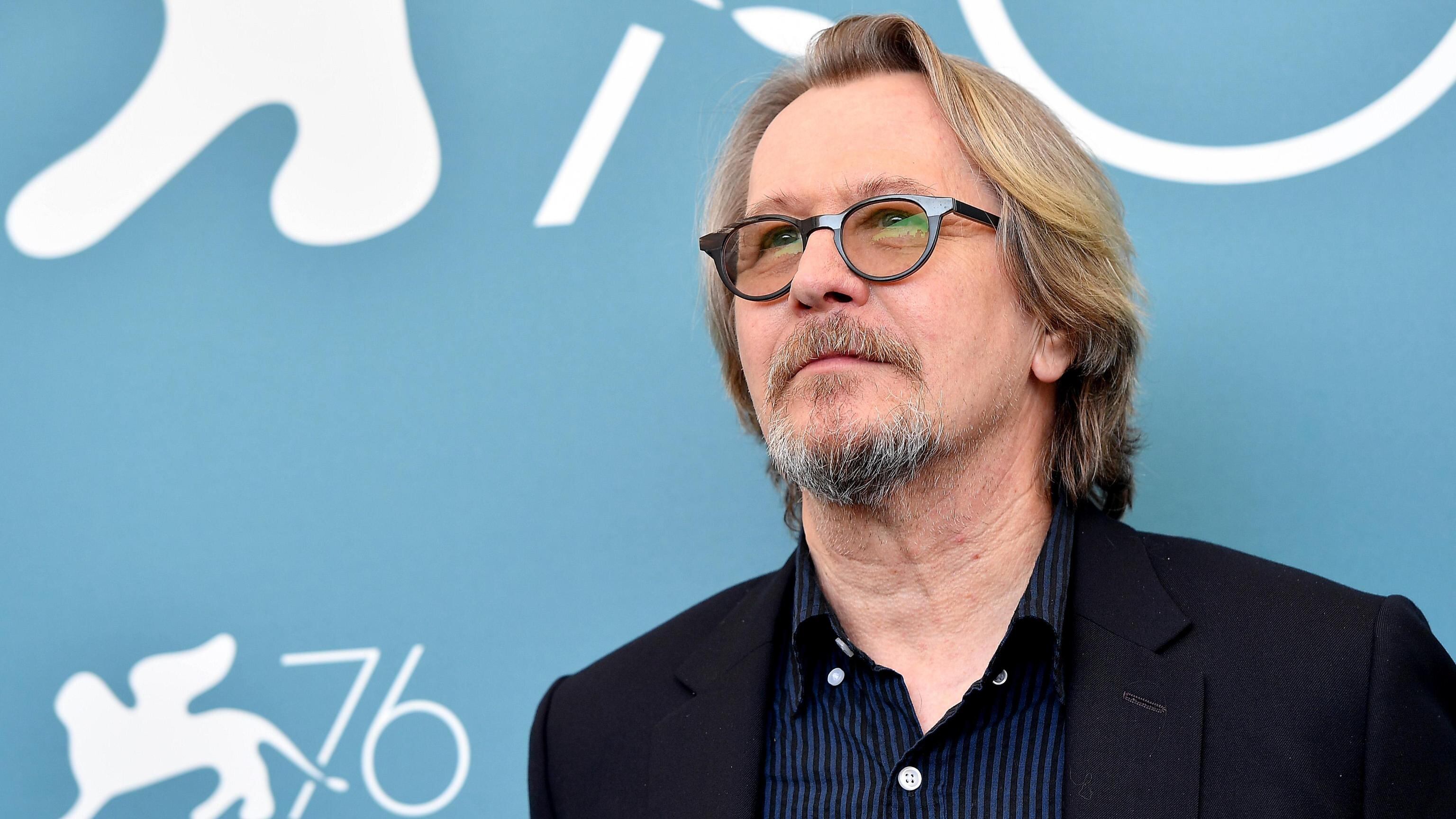Gary Oldman compie 65 anni: i 5 ruoli da ricordare