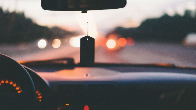 Auto, tagli al lavoro per fare l'elettrica