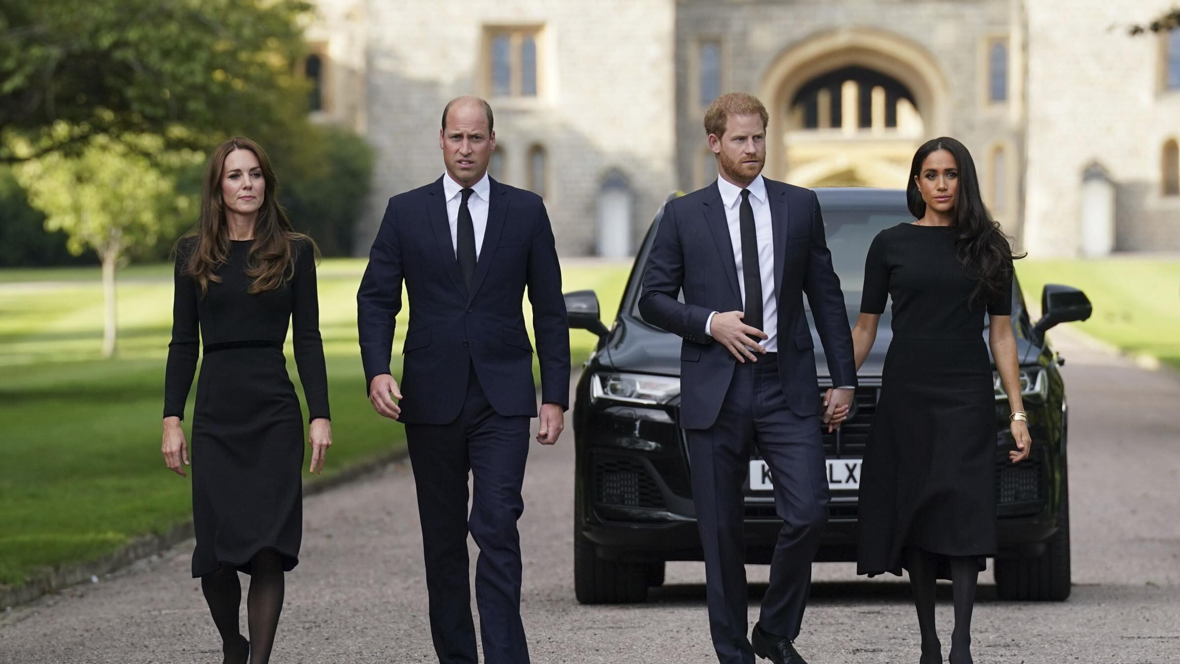 “Una distrazione costante”. Tutte le regole che la royal family deve seguire sui social