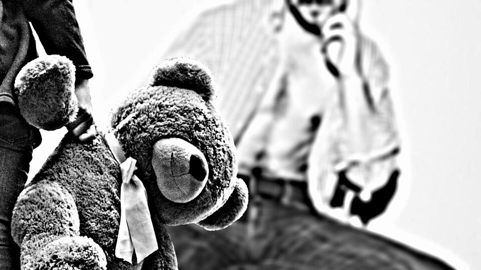 Macerata, condanna a 5 anni per zio orco: abusi sessuali su nipotina