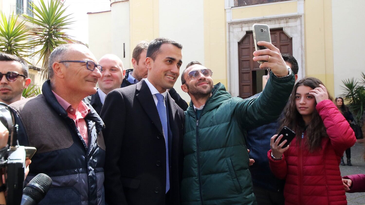 Ora Di Maio "chiama" Lega e Pd. Ma riceve solo porte in faccia