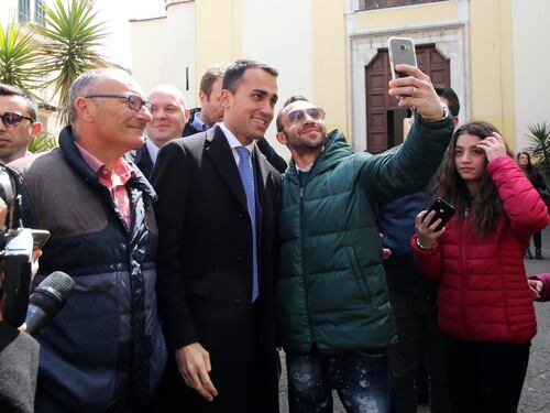 Ora Di Maio "chiama" Lega e Pd. Ma riceve solo porte in faccia