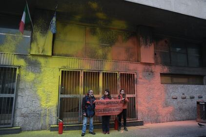 Blitz degli ambientalisti davanti al Mef 1