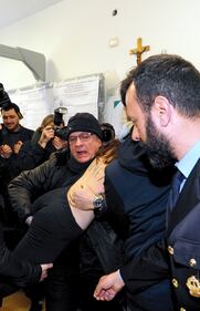 La contestazione a Silvio Berlusconi 2