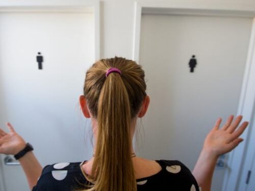 Il vero problema dell'America: i bagni dei trans