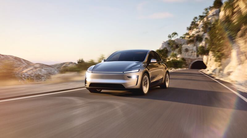 Tesla Model Y 2025: guarda la gallery del nuovo modello 4