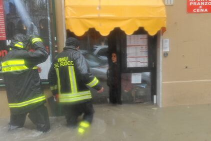 Alluvione a Genova: allagamenti, blackout, scuole chiuse 15