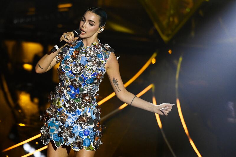 Sanremo 2024: ecco il look della prima serata del Festival di Rose Villain 3