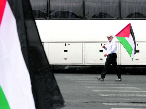 Gli Usa: "Via dal Libano". E in Iran caccia alle talpe