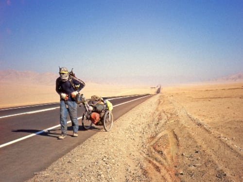 Cammina 27 anni per fare il giro del mondo: ora sta per arrivare