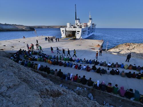 L'apertura dell'Ue al blocco navale: "Valutiamo allargamento missioni"