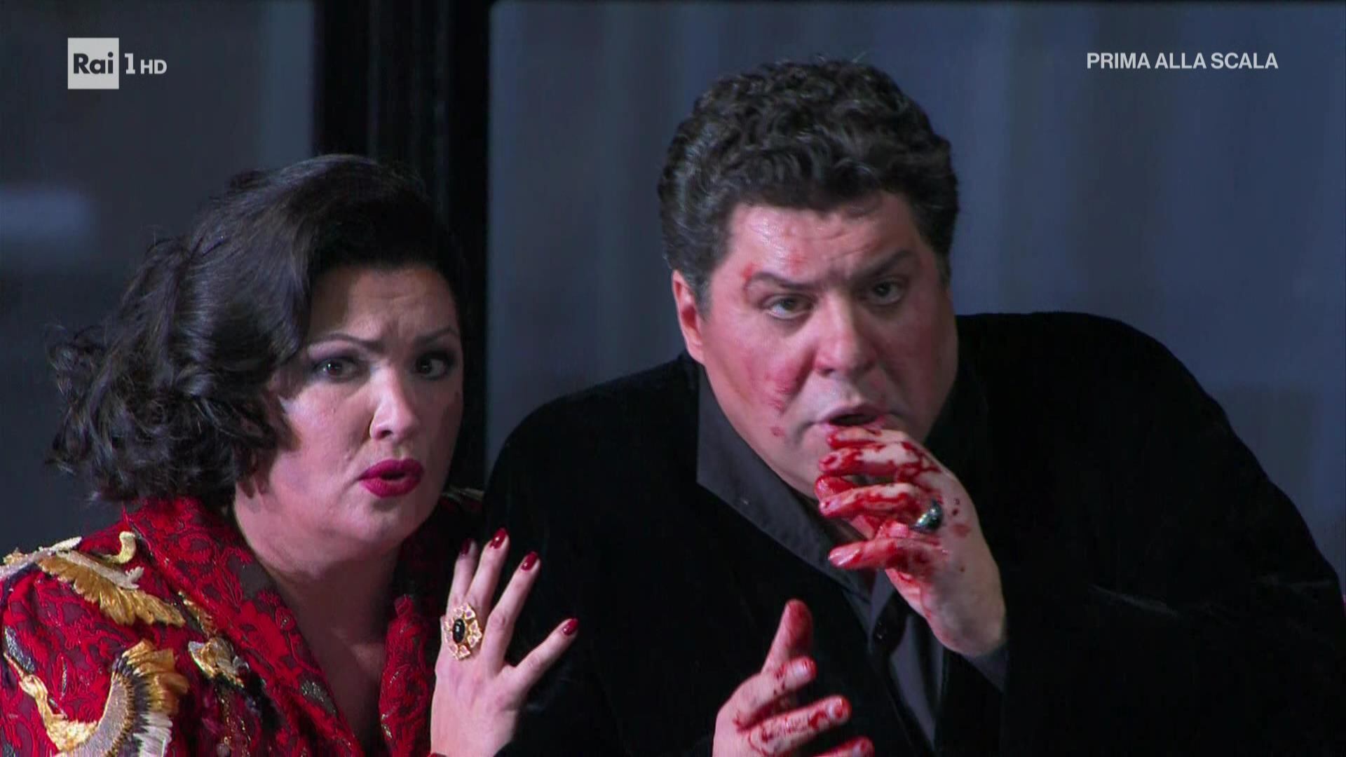 Rinascita apocalittica. Opera a tinte fosche per la "Prima". Tutto il teatro in piedi, celebra Mattarella