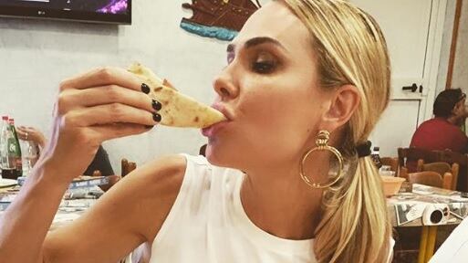 Ilary Blasi come la Ferragni, il web si scatena: "La pizza che si rigenera?"