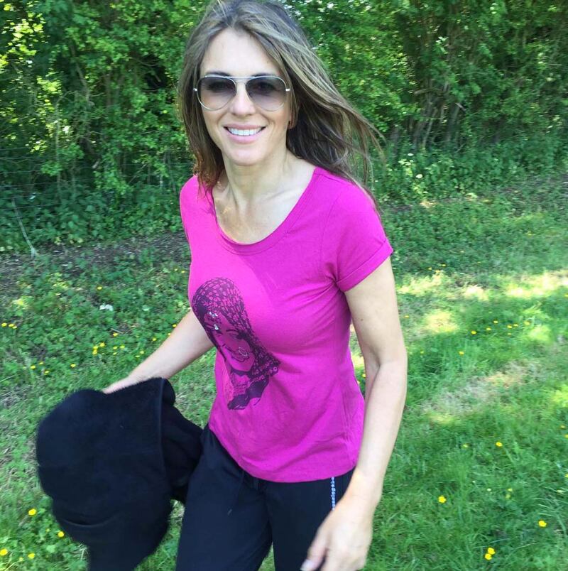 Liz Hurley sexy su Instagram 9
