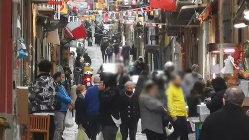 De Luca soffoca la Campania, ma non l’illegalità
