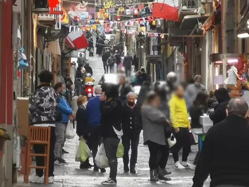 De Luca soffoca la Campania, ma non l’illegalità