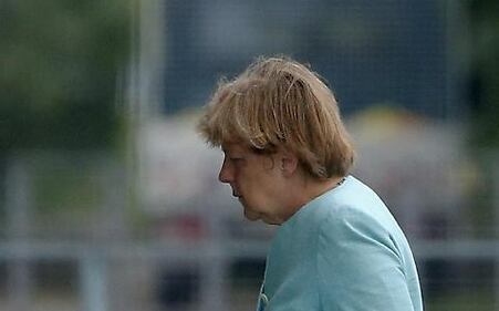 Il volto provato della Merkel dopo il referendum greco 4