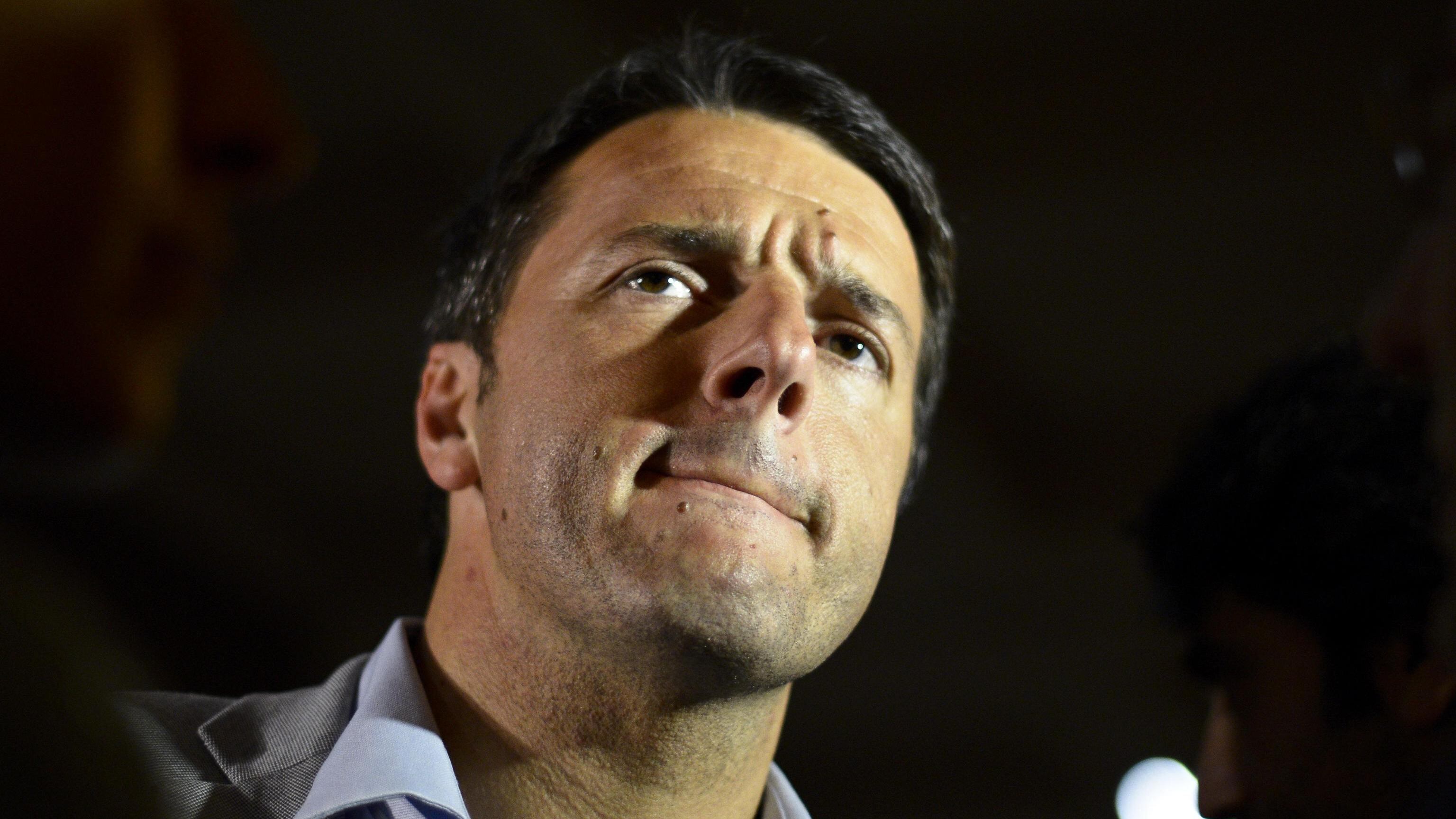 Nel partito finito in macerie Renzi si ritrova all'angolo