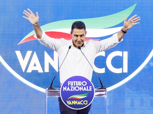 Cene, drink, intrighi e veleni: l’ultima estate prima del voto