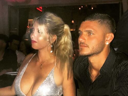 Icardi in vacanza a Ibiza: Wanda Nara sfoggia un abbigliamento hot