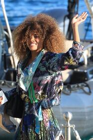 Tina Kunakey, la sexy compagna di Cassel a Cannes 17