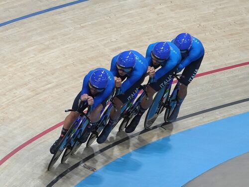 Olimpiadi, il quartetto di Ganna bronzo nell’inseguimento a squadre. Ragazze solo quarte