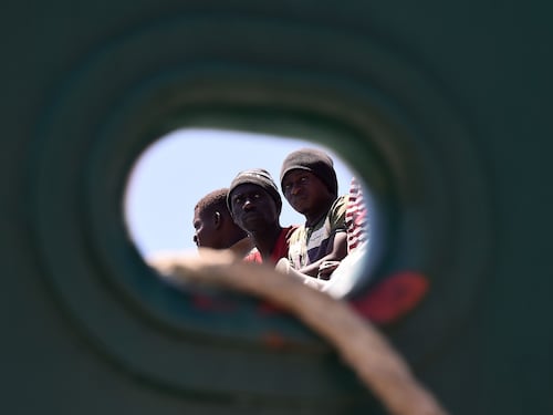 La Sardegna: "L'albergo prende soldi pubblici? Non può accogliere i migranti"