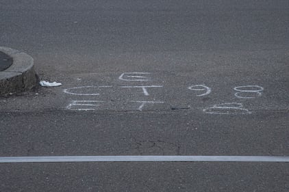 Ciclista investito da una moto a Milano: è gravissimo 5