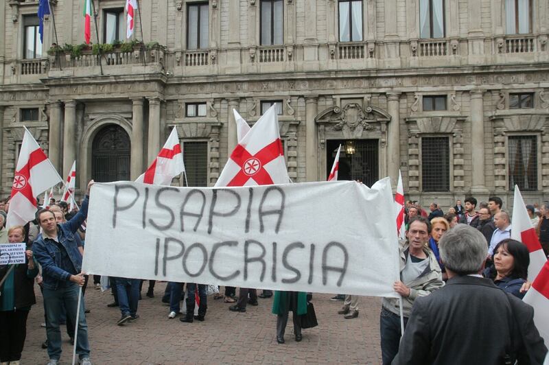 La Lega scende in piazza a Milano 5