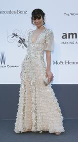 Milla Jovovich, mamma social contro i paparazzi 30