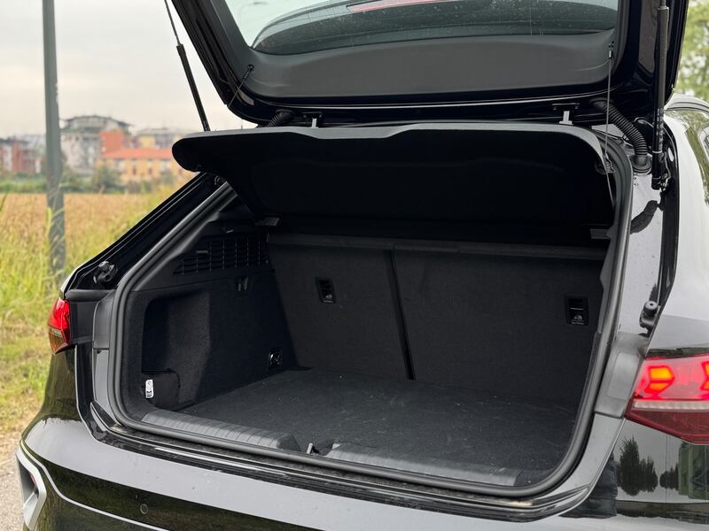 Audi A3 Allstreet: guarda la gallery della nuova compatta ibrida tedesca 14