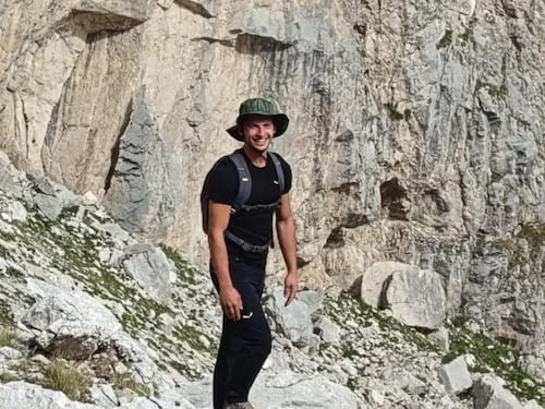 Muore lavorando al Colosseo. L’imbragatura non era legata