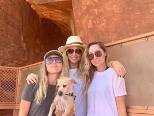 Miley Cyrus, vacanze in famiglia in Colorado
