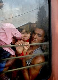 Macedonia, l'assalto dei clandestini ai treni per l'Europa 13