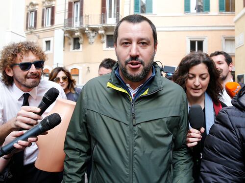 Salvini sfida Di Maio: "Fai come me un passo di lato?"