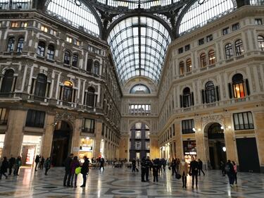 Tra insidie e fascino, nella Galleria Umberto di Napoli 10