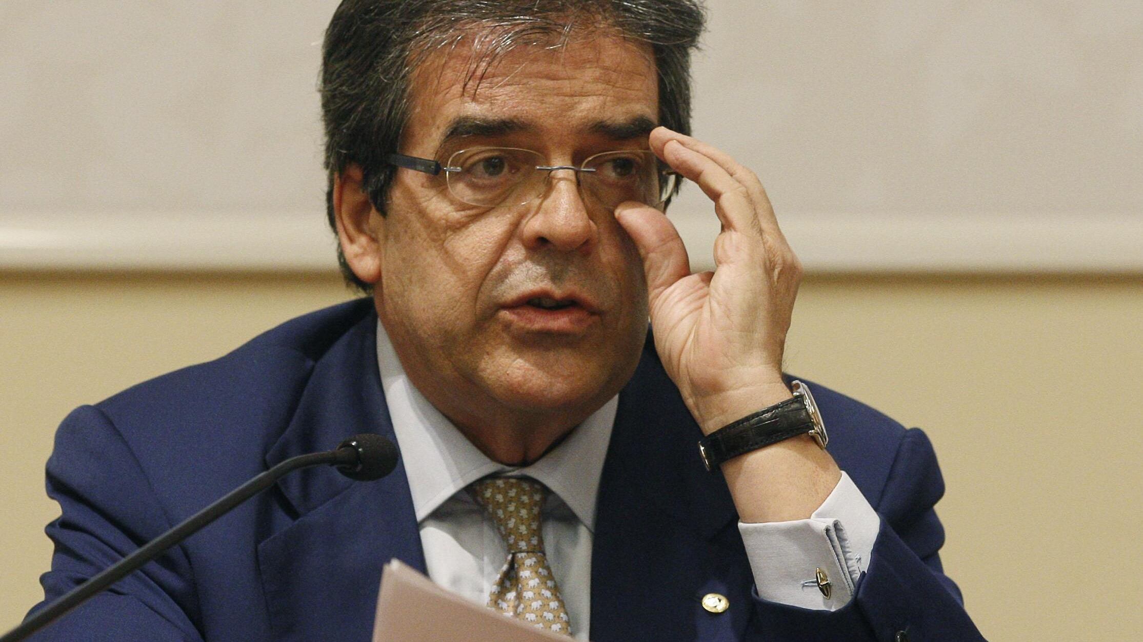Il sindaco di Catania Enzo Bianco aggredito sotto casa